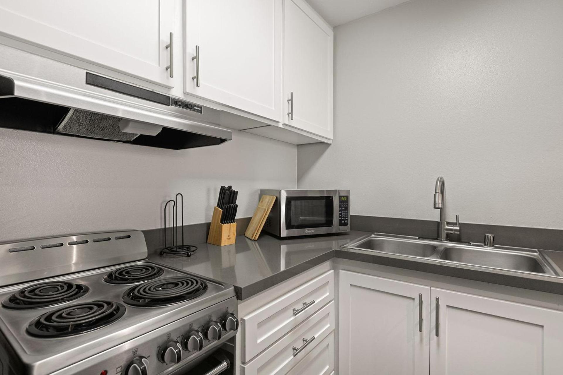 Burbank Vacations - Modern and Stylish Studio at 1200 Riverside in Burbank - Property Image 8