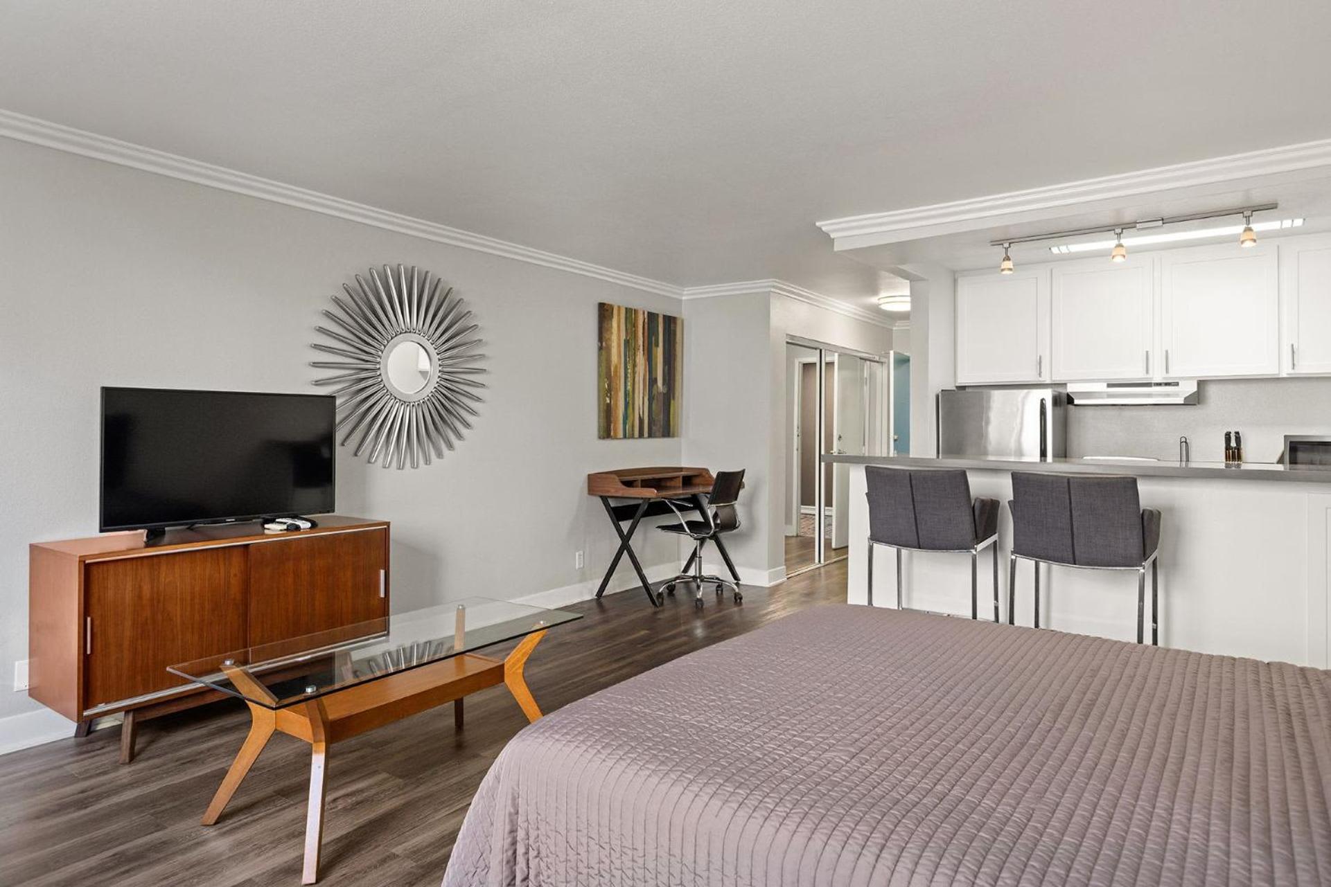 Burbank Vacations - Modern and Stylish Studio at 1200 Riverside in Burbank - Property Image 13