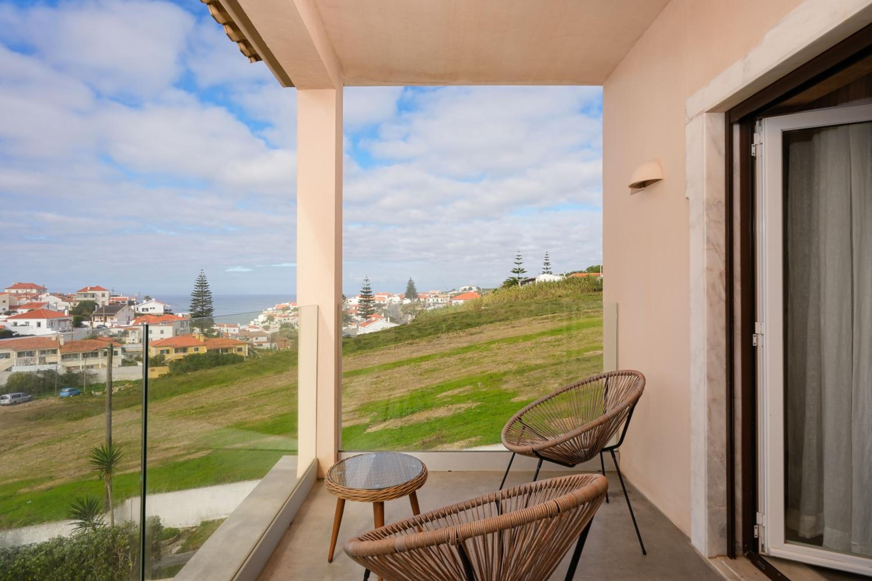 Azenhas do Mar Valley House view 3