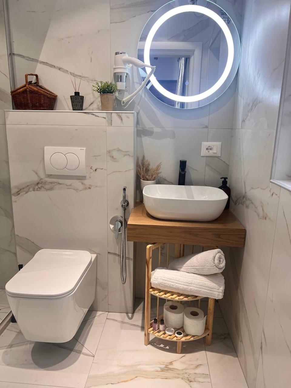 Bllok Scandi Apartments 2 Self -check-in Tirana