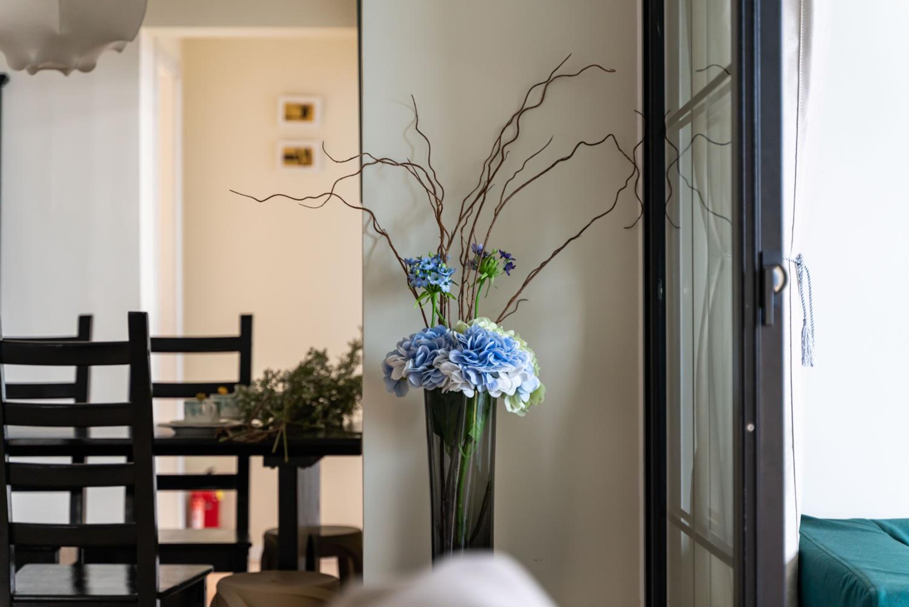 Yi Du Home with City View - Family Suite 500m to Nanjing West Rd Near People's Square -Credit Cards Accepted