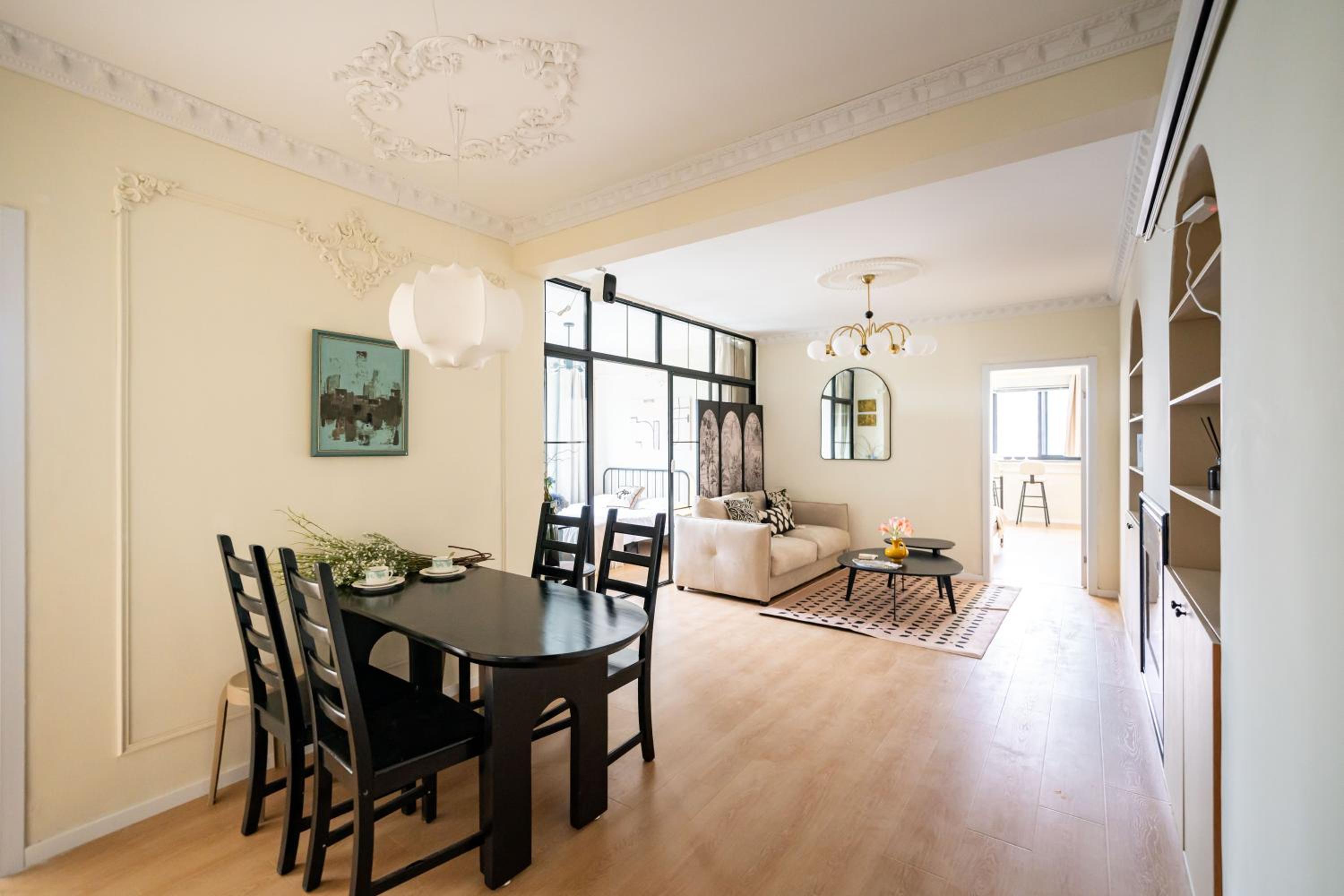 Yi Du Home with City View - Family Suite 500m to Nanjing West Rd Near People's Square -Credit Cards Accepted