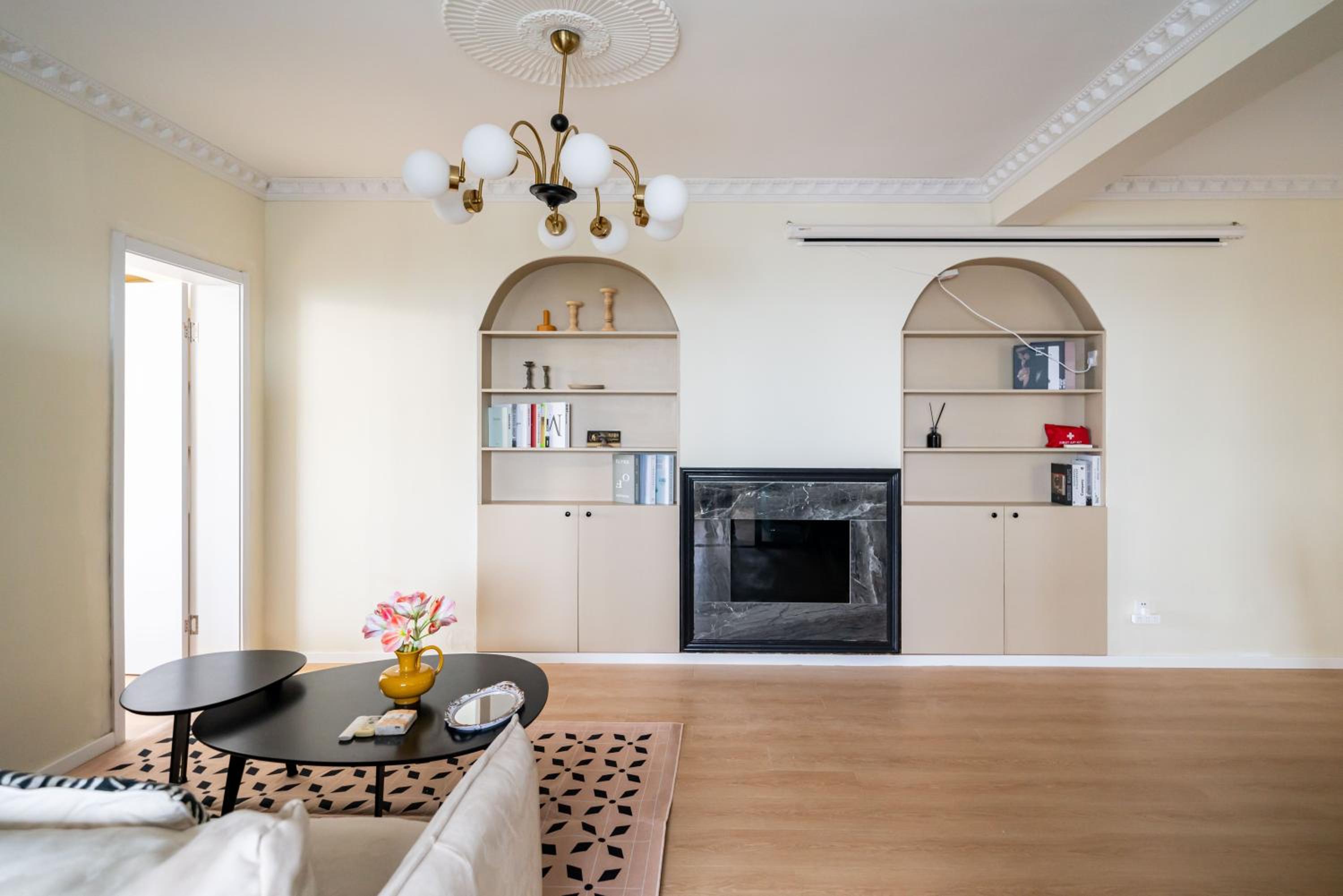 Yi Du Home with City View - Family Suite 500m to Nanjing West Rd Near People's Square -Credit Cards Accepted
