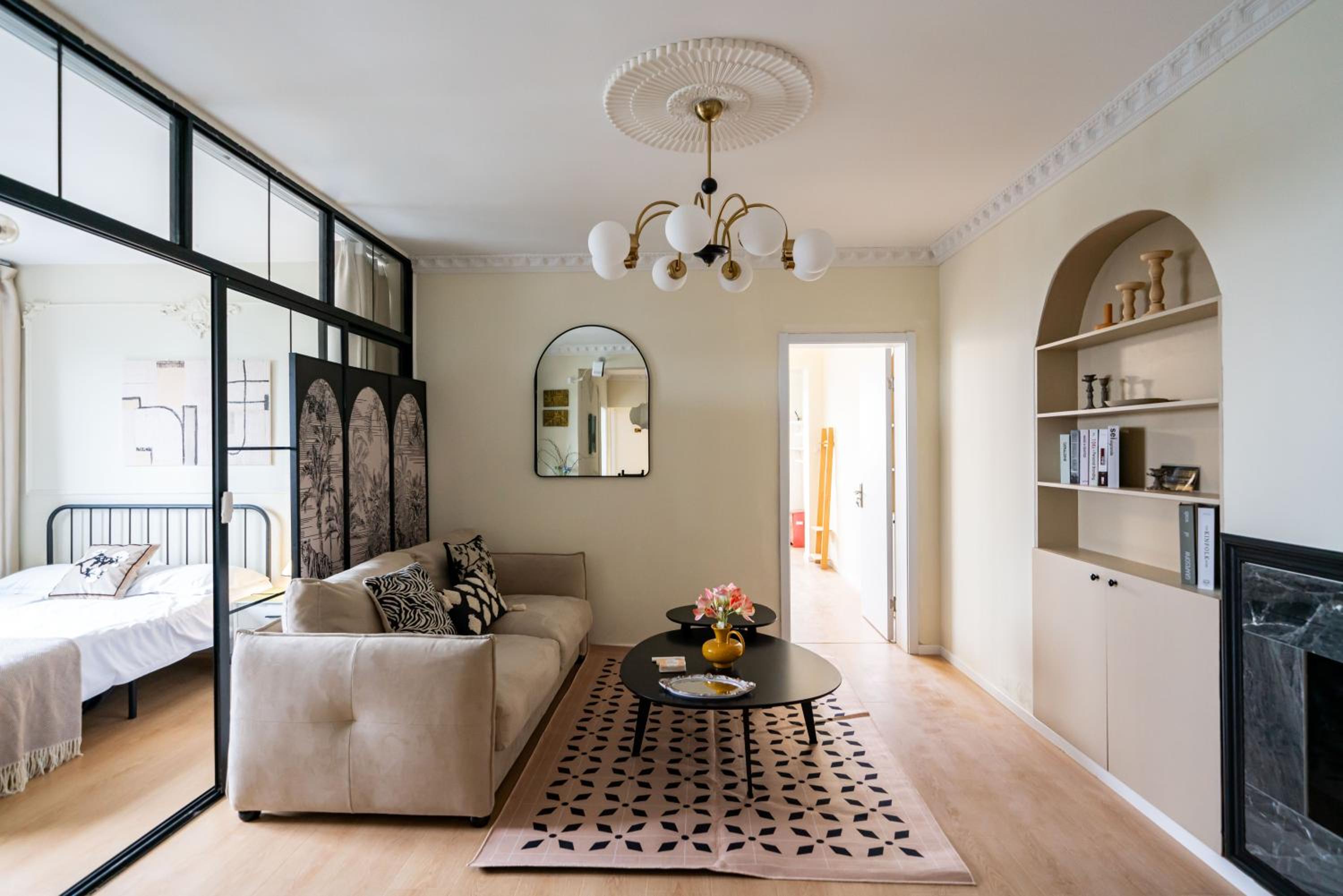 Yi Du Home with City View - Family Suite 500m to Nanjing West Rd Near People's Square -Credit Cards Accepted