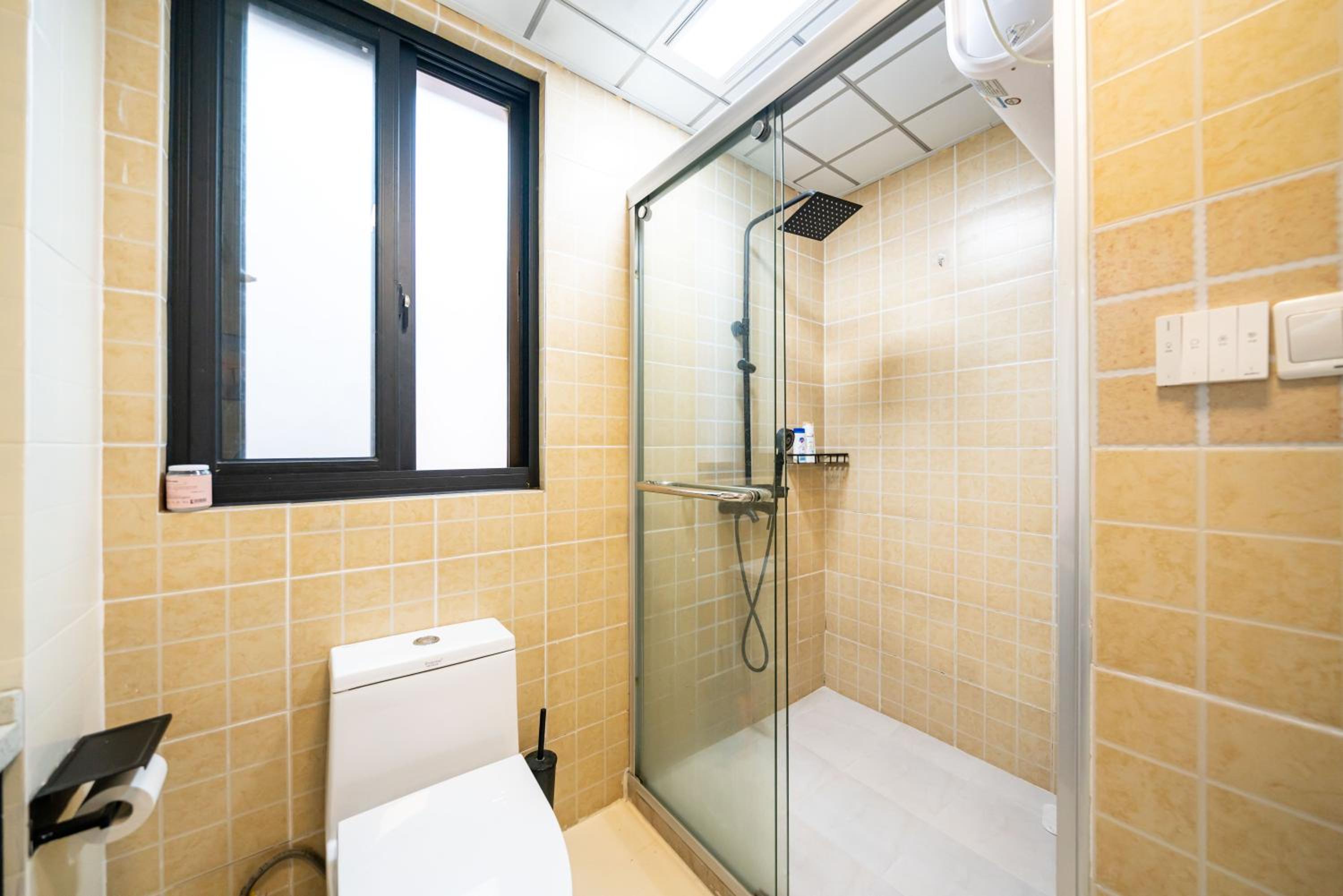 Yi Du Home with City View - Family Suite 500m to Nanjing West Rd Near People's Square -Credit Cards Accepted