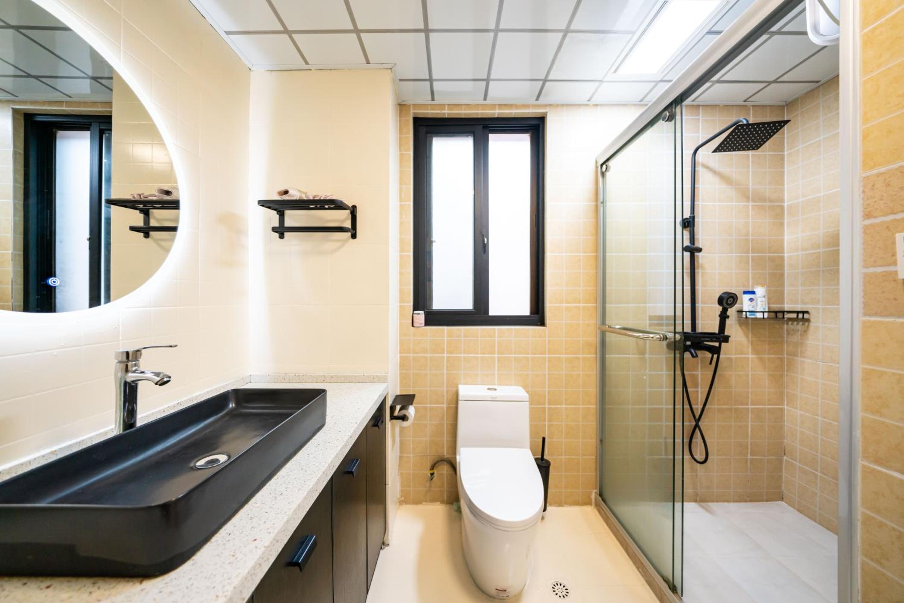 Yi Du Home with City View - Family Suite 500m to Nanjing West Rd Near People's Square -Credit Cards Accepted