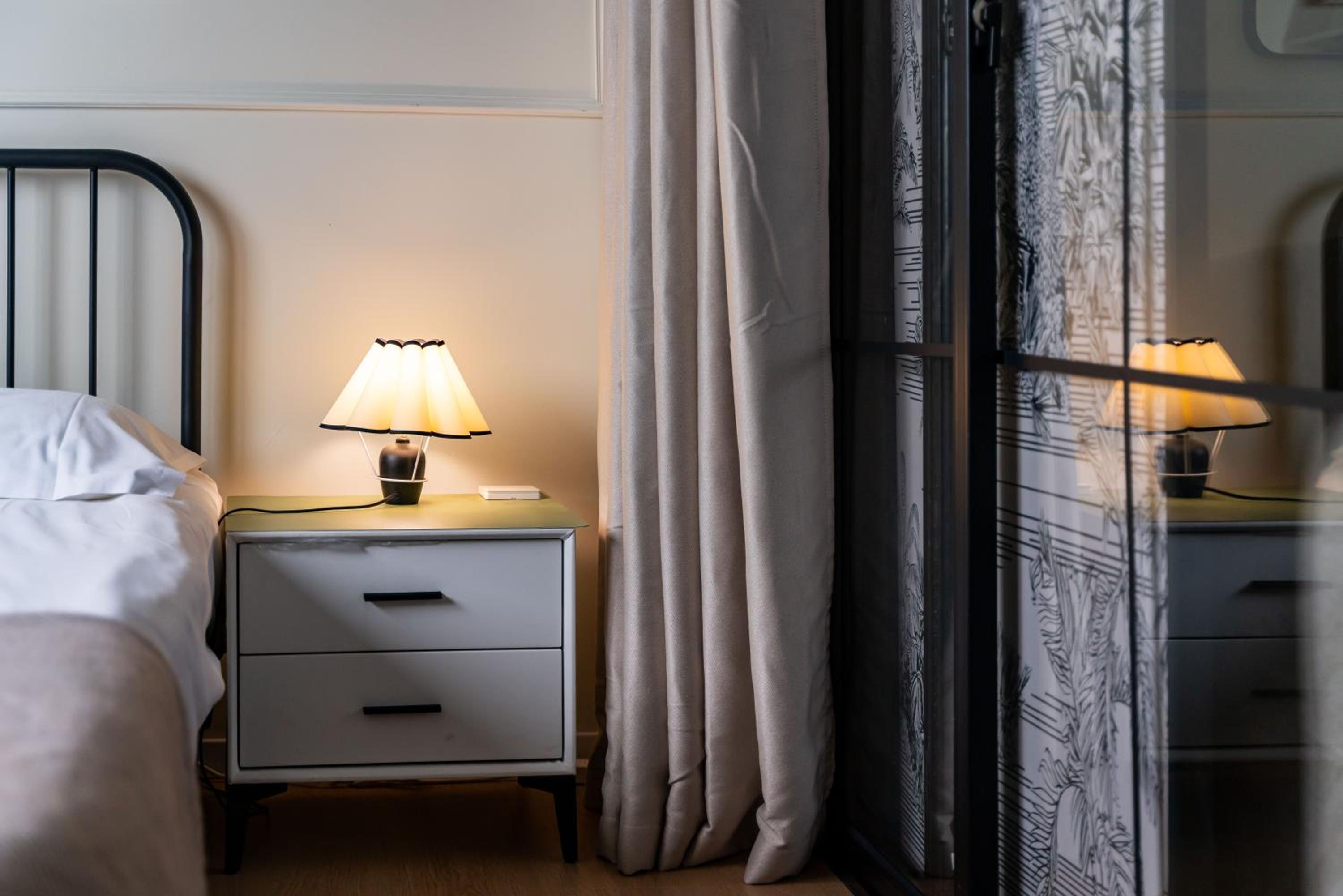 Yi Du Home with City View - Family Suite 500m to Nanjing West Rd Near People's Square -Credit Cards Accepted