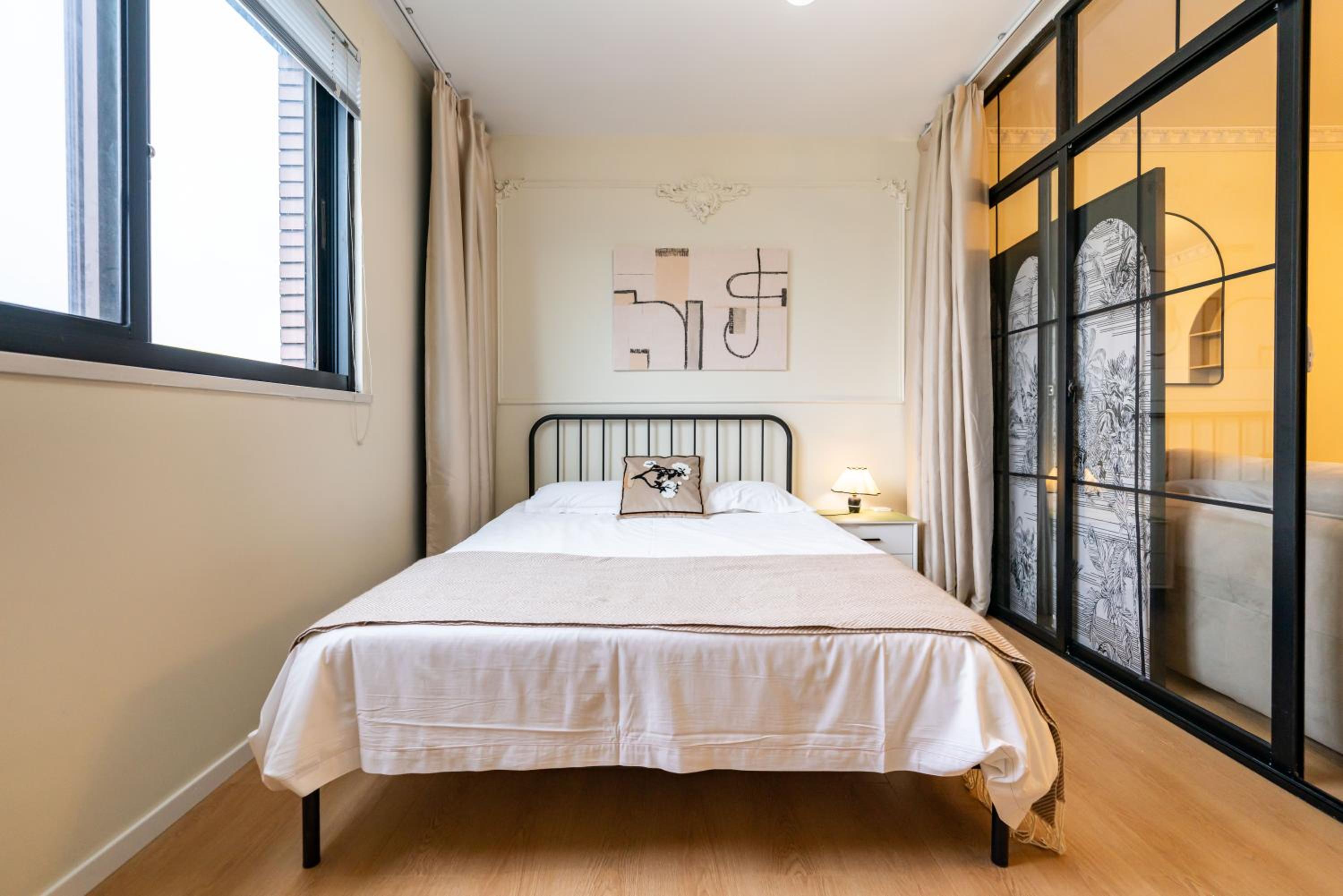 Yi Du Home with City View - Family Suite 500m to Nanjing West Rd Near People's Square -Credit Cards Accepted