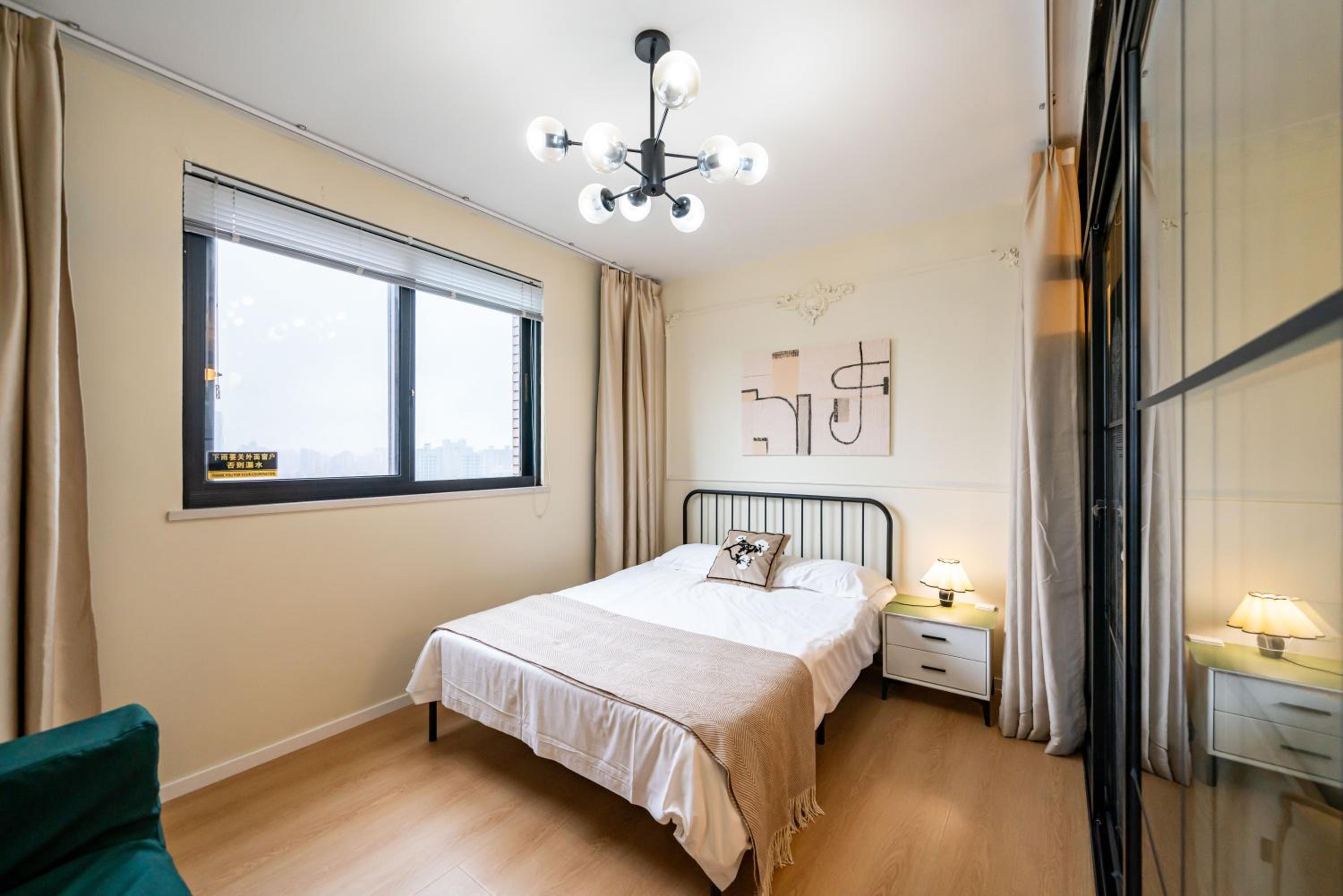 Yi Du Home with City View - Family Suite 500m to Nanjing West Rd Near People's Square -Credit Cards Accepted