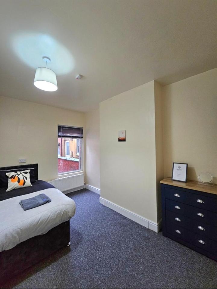 spacious luxury near city center free parking view 2