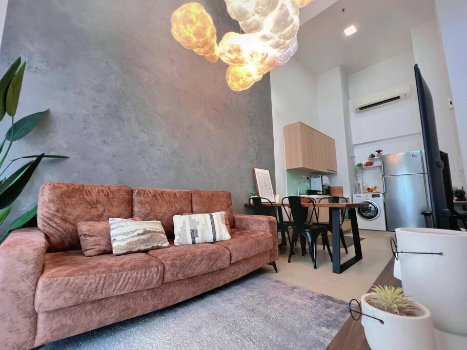 7PX 2BR Family Gathering Loft @ Colony, Near Quill City Mall & Monorail