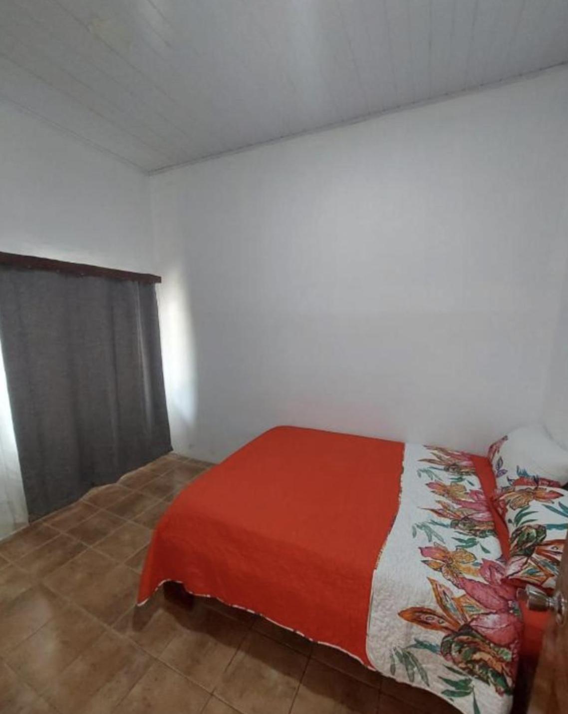 Buganvilias Quepos No 1 con aire acondicionado