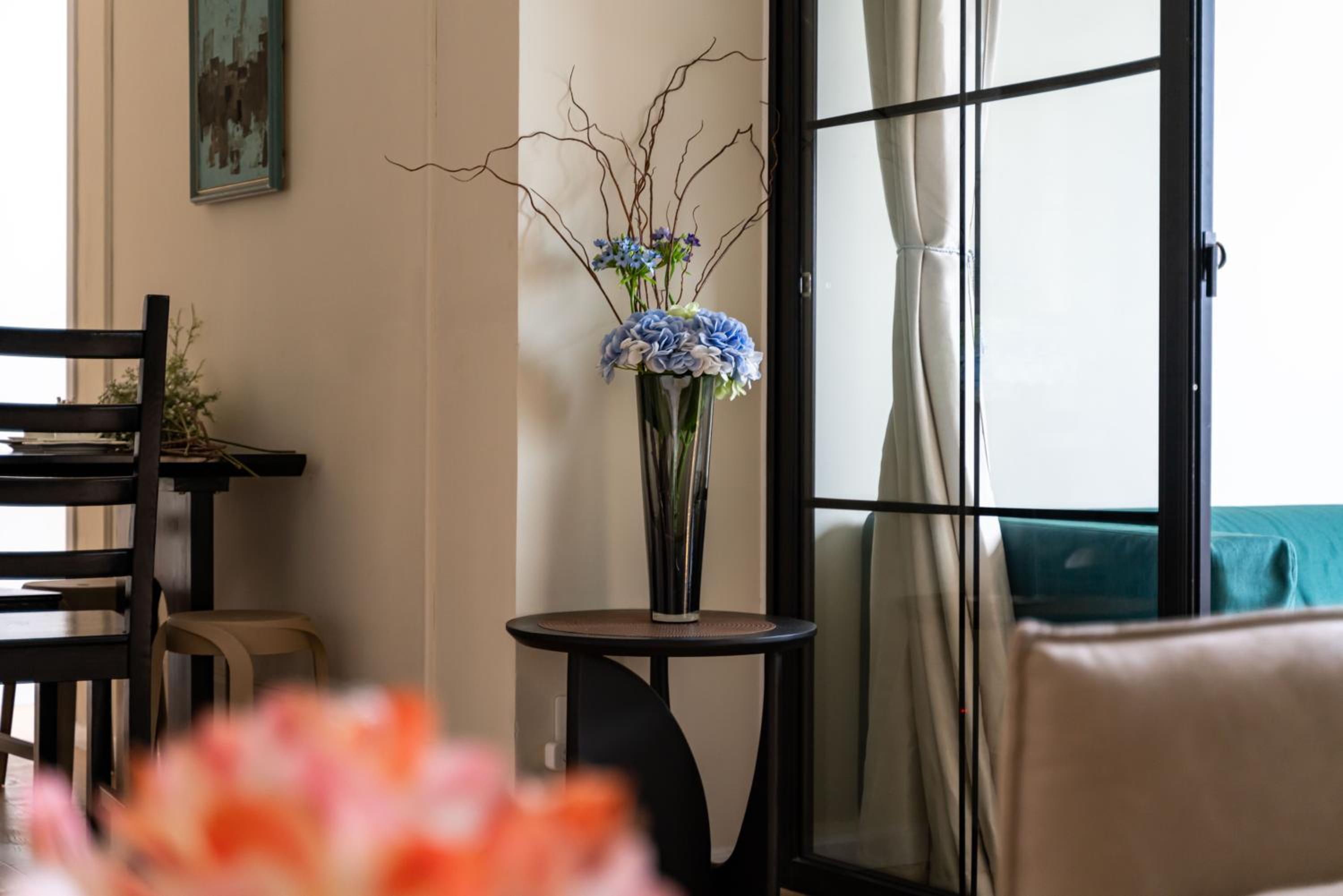 Yi Du Home with City View - Family Suite 500m to Nanjing West Rd Near People's Square -Credit Cards Accepted