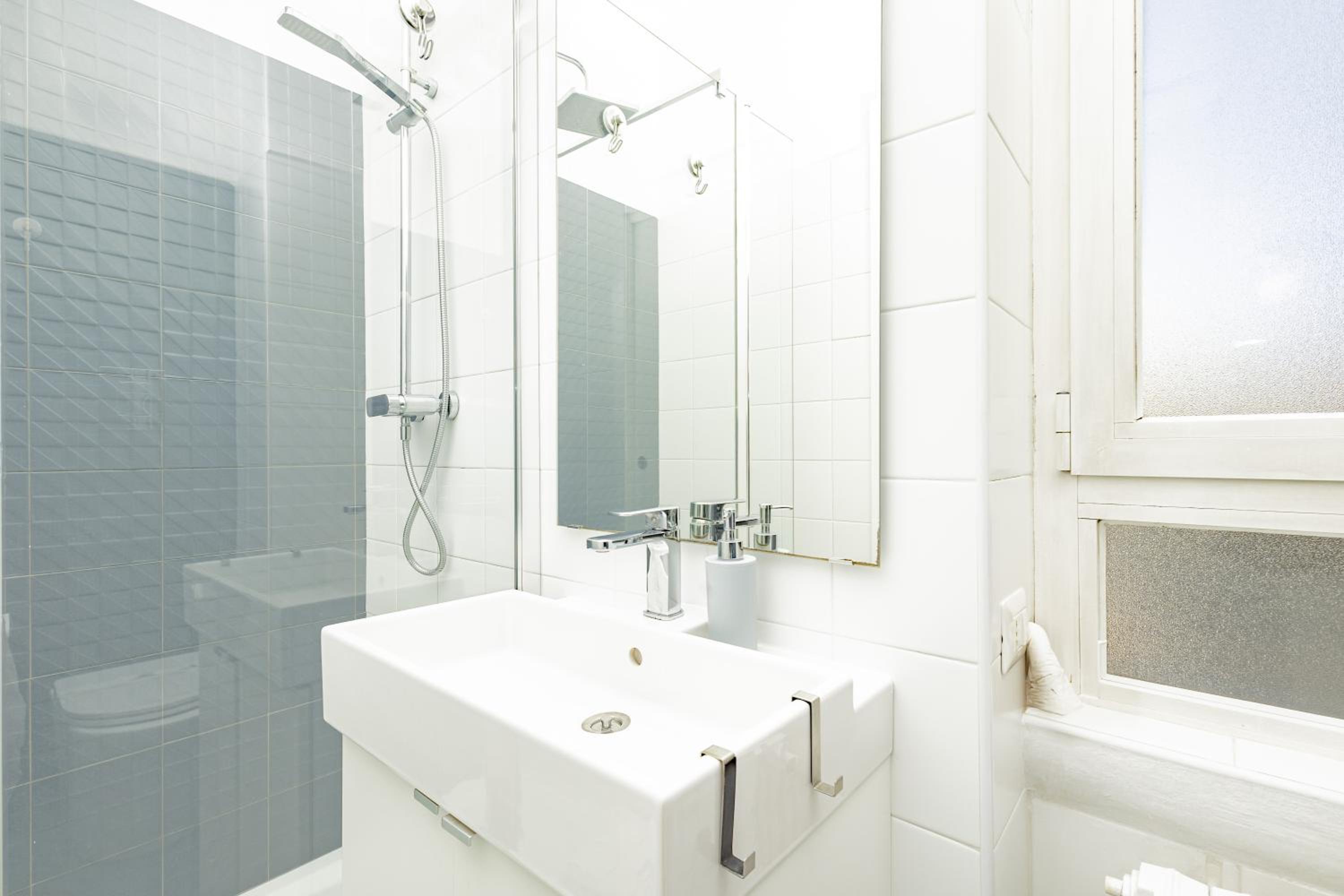 Xenia Apartments - Cozy Luminous flat near Navigli