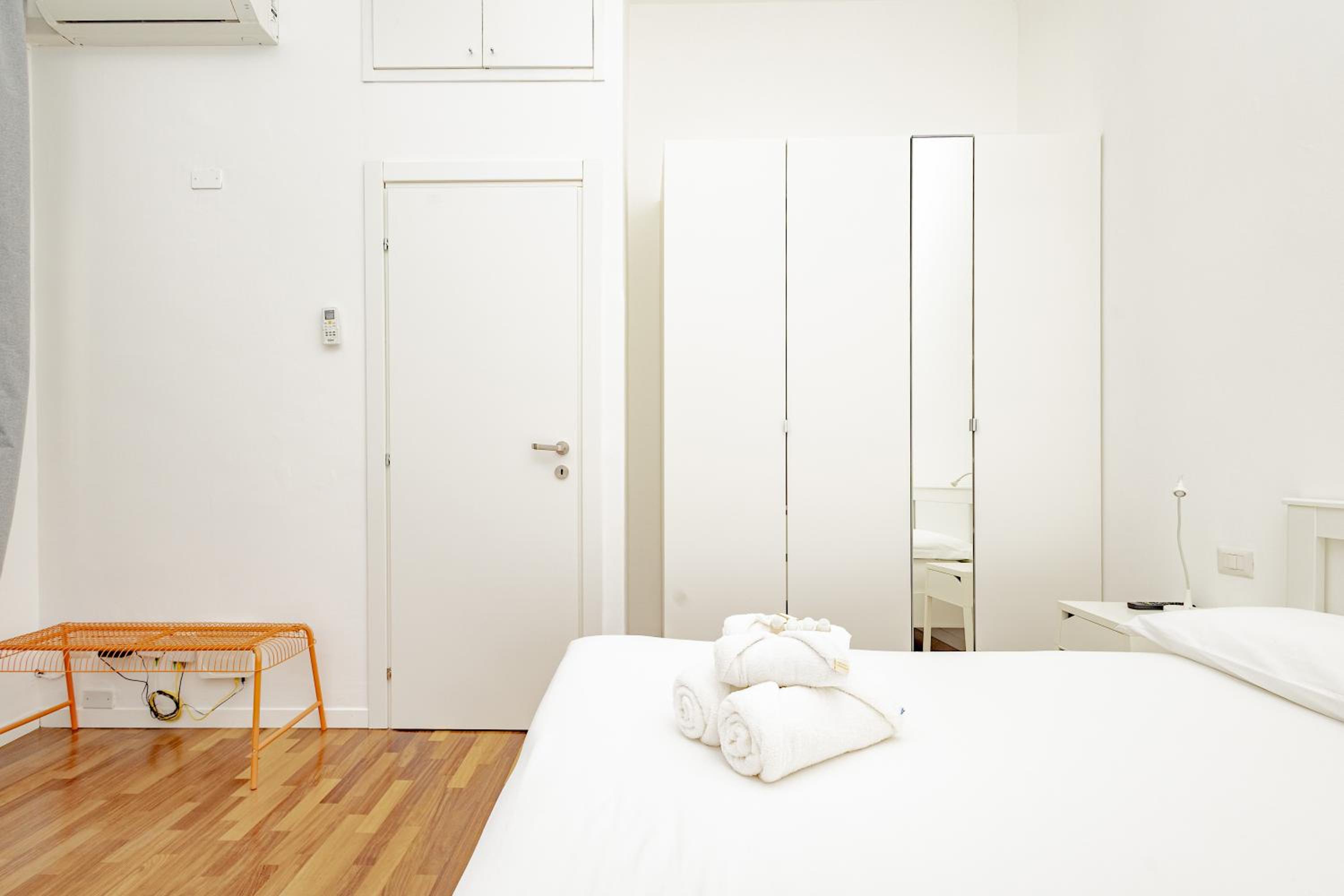 Xenia Apartments - Cozy Luminous flat near Navigli