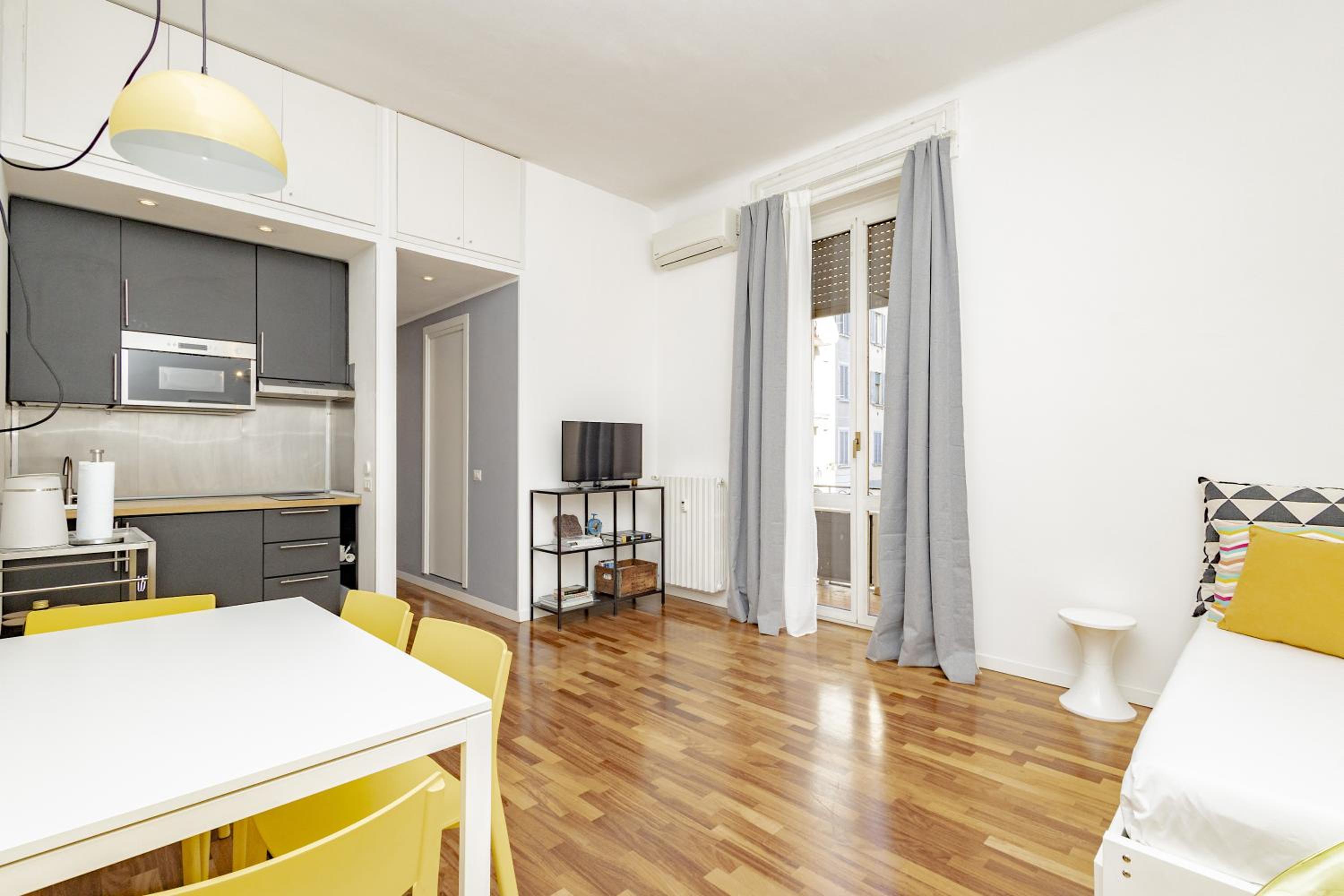 Xenia Apartments - Cozy Luminous flat near Navigli