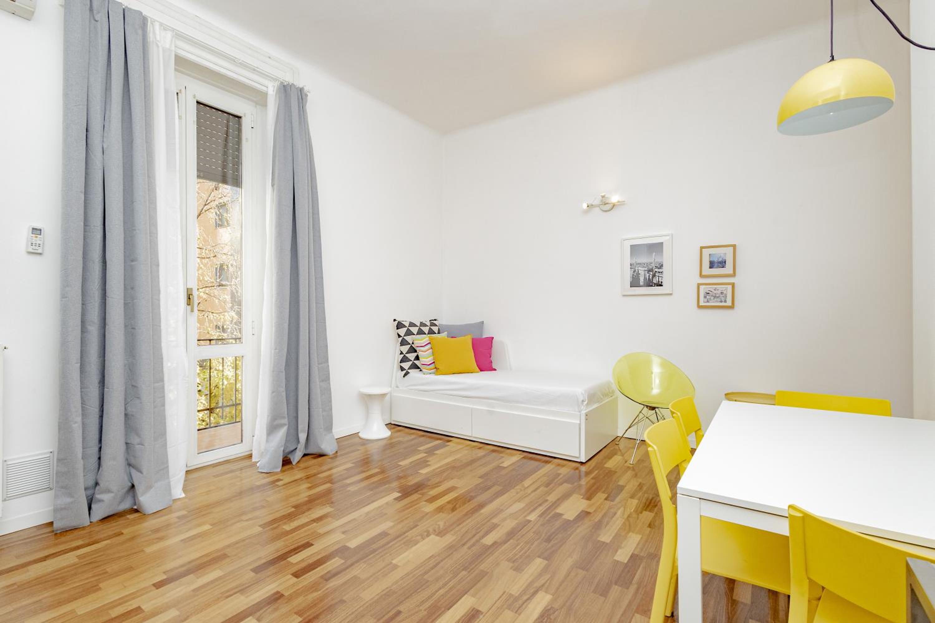 Xenia Apartments - Cozy Luminous flat near Navigli