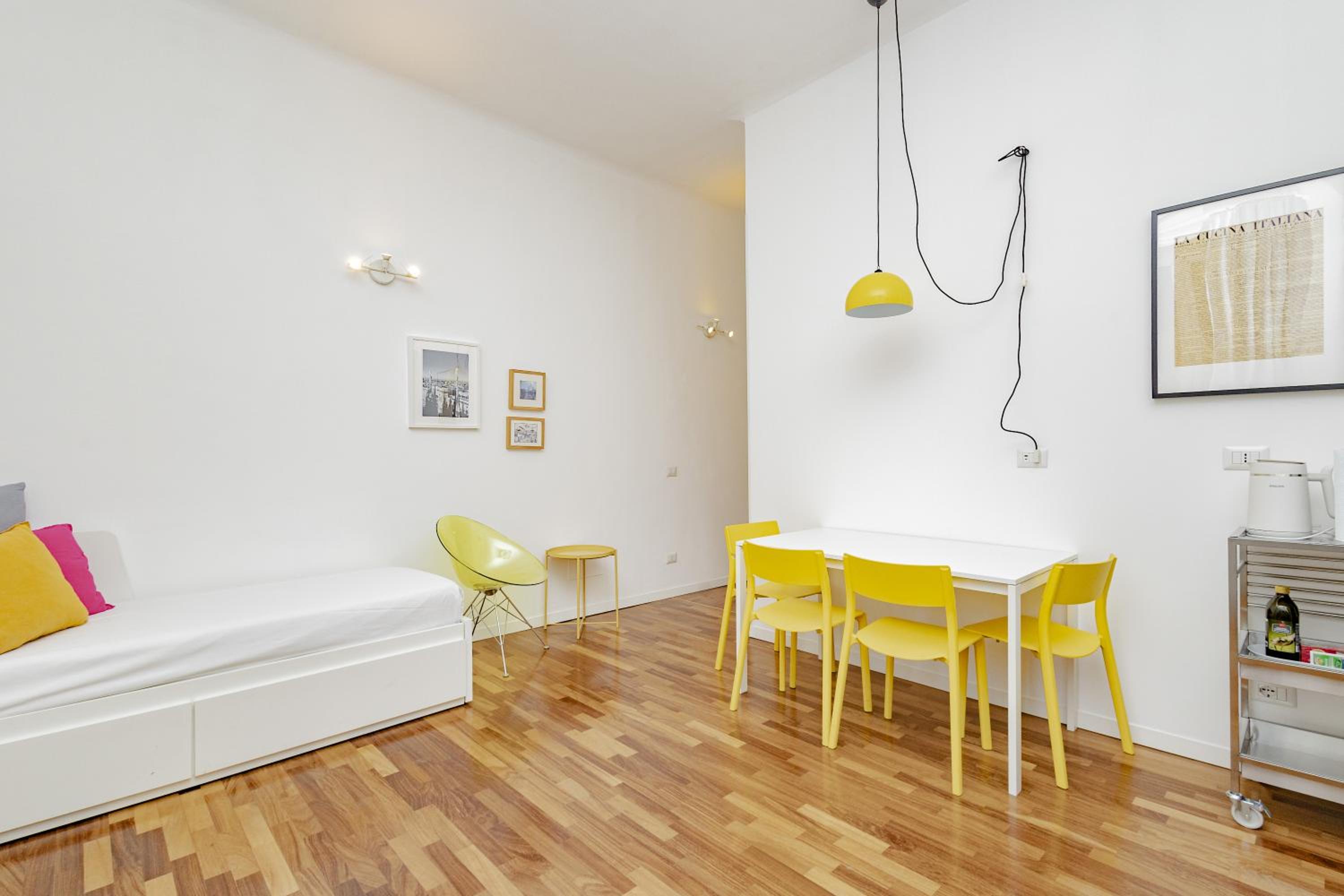 Xenia Apartments - Cozy Luminous flat near Navigli
