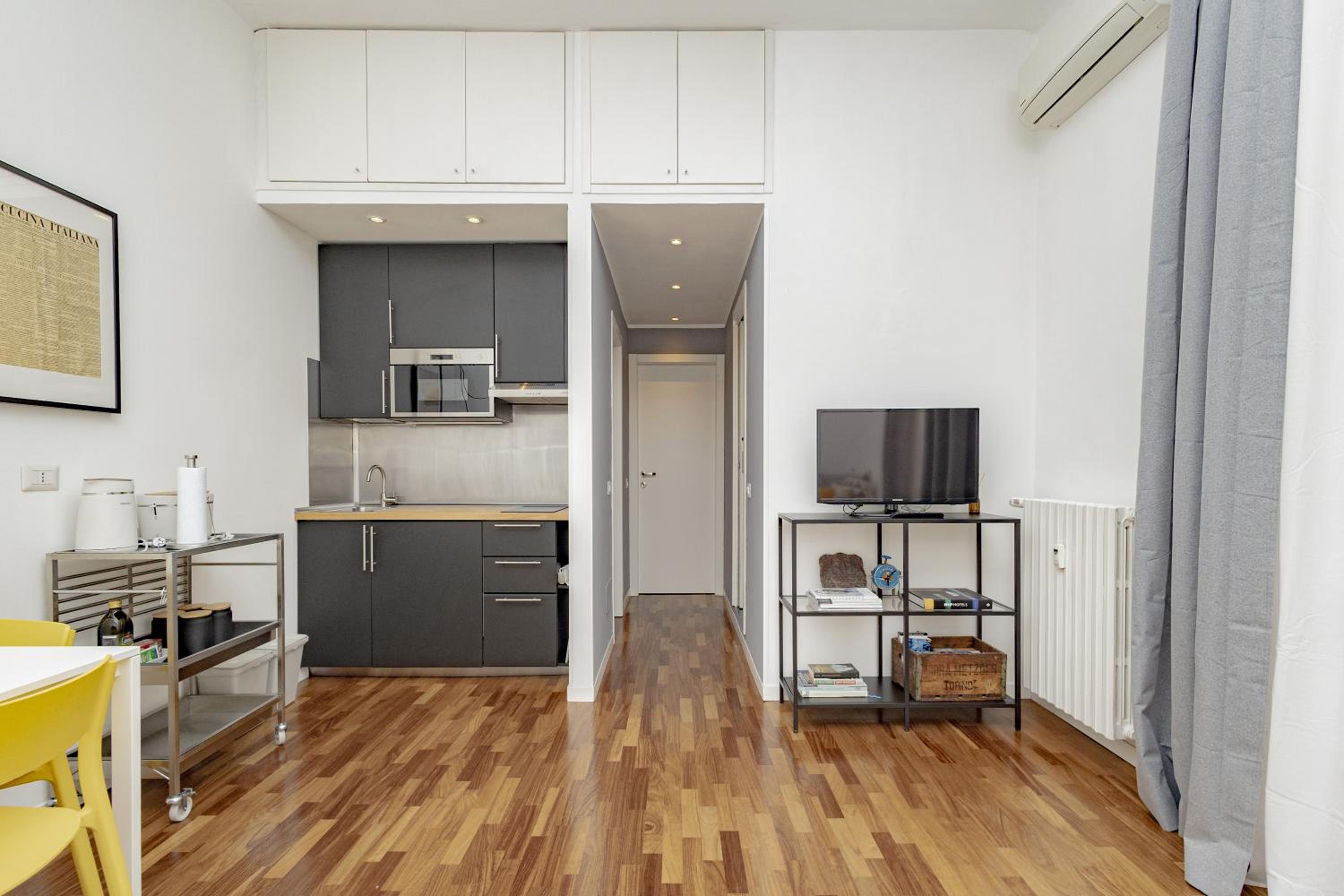 Xenia Apartments - Cozy Luminous flat near Navigli