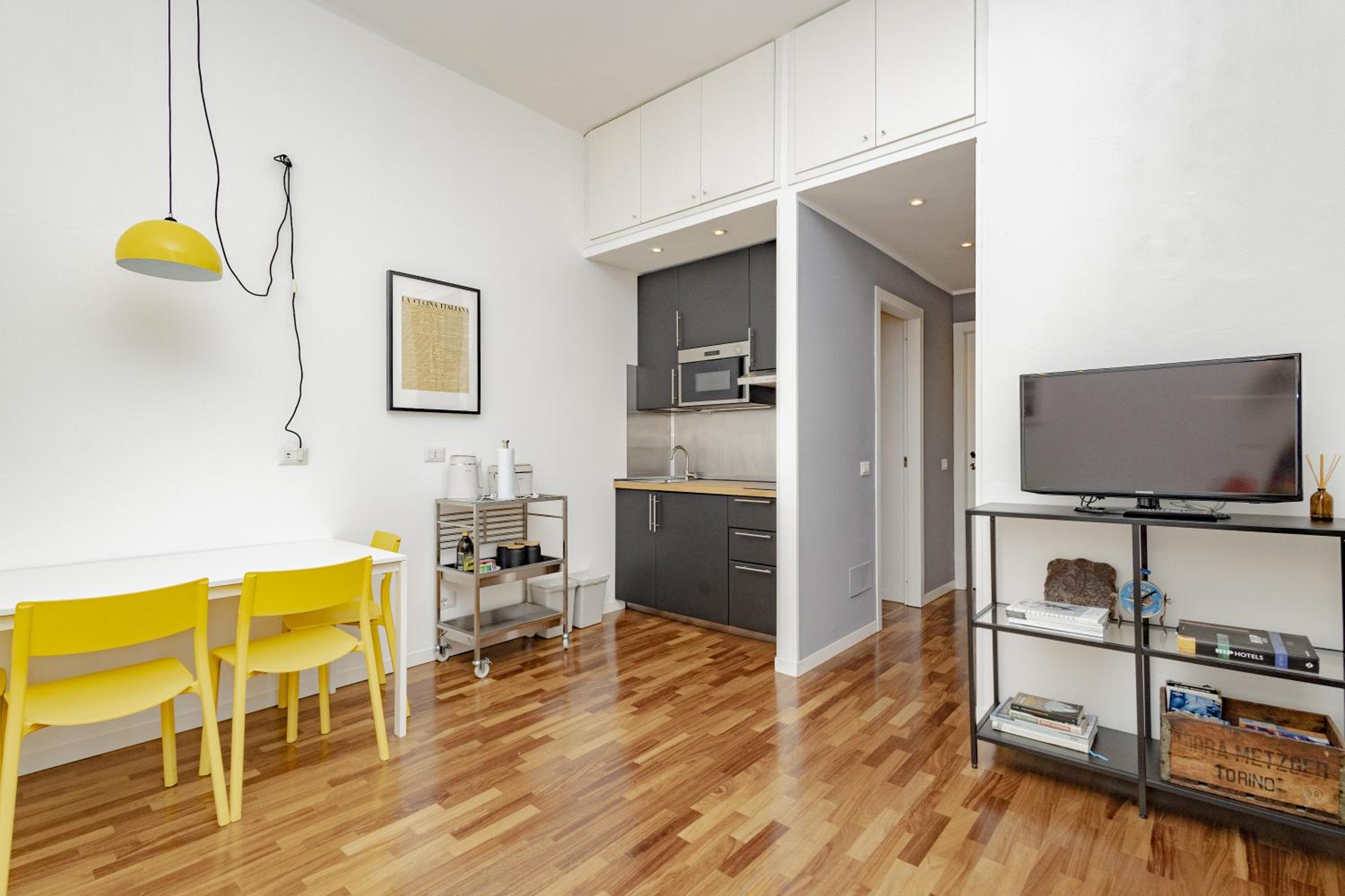 Xenia Apartments - Cozy Luminous flat near Navigli