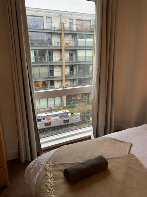 2 bed Apt, Hoxton, Canal views