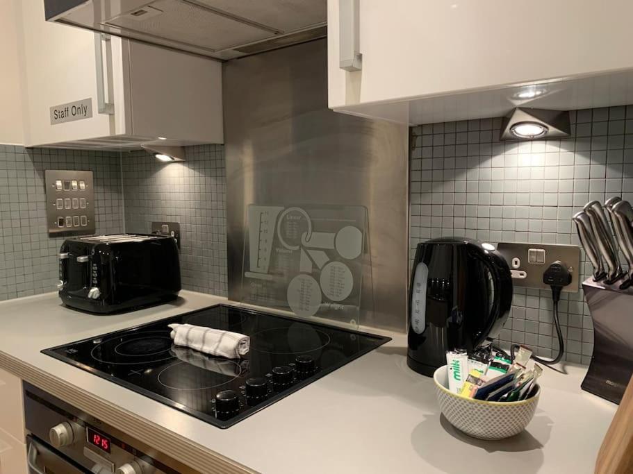 2 bed Apt, Hoxton, Canal views