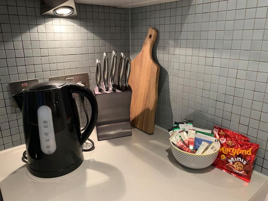 2 bed Apt, Hoxton, Canal views