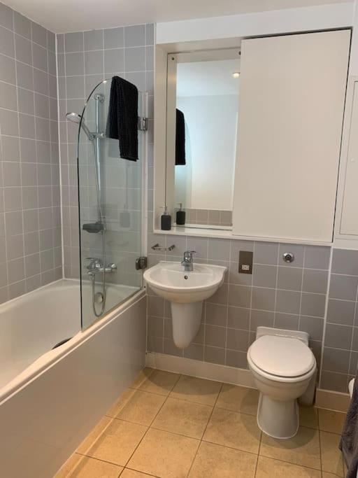 2 bed Apt, Hoxton, Canal views