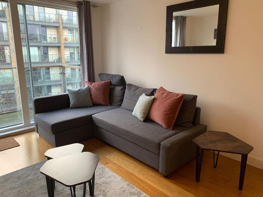 2 bed Apt, Hoxton, Canal views
