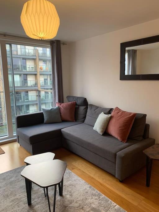 2 bed Apt, Hoxton, Canal views