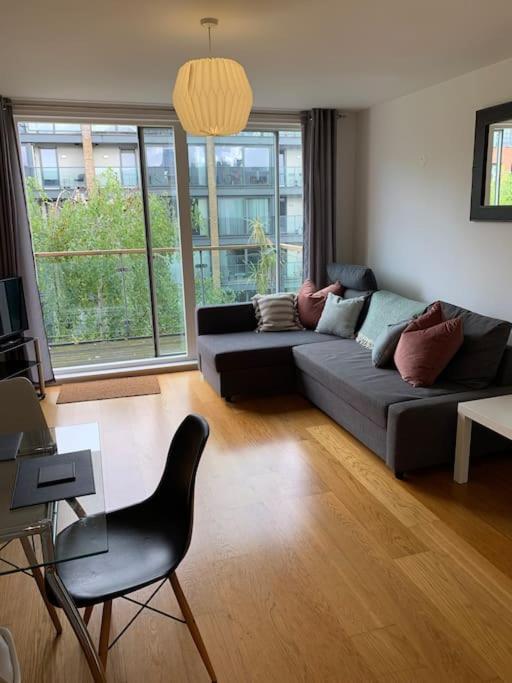 2 bed Apt, Hoxton, Canal views