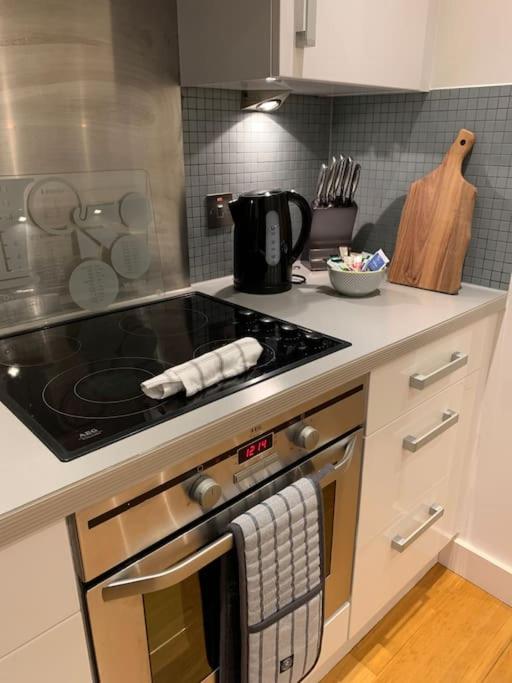 2 bed Apt, Hoxton, Canal views