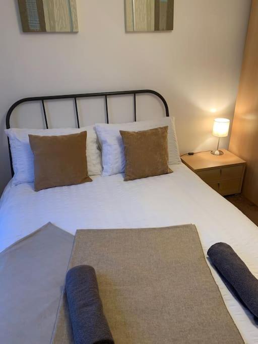 2 bed Apt, Hoxton, Canal views