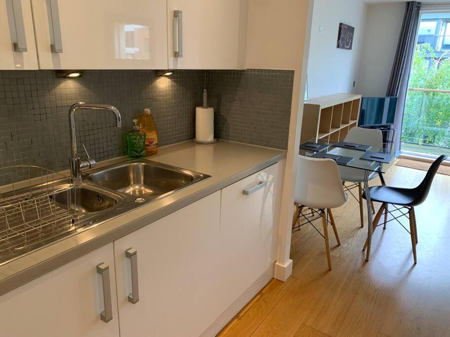 2 bed Apt, Hoxton, Canal views