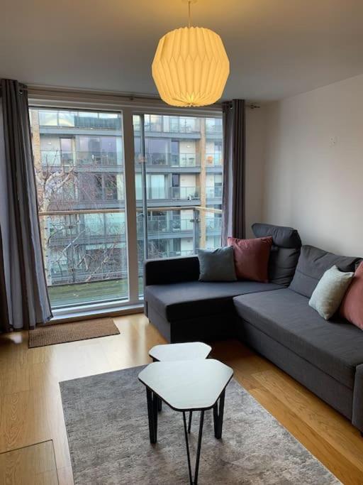 2 bed Apt, Hoxton, Canal views