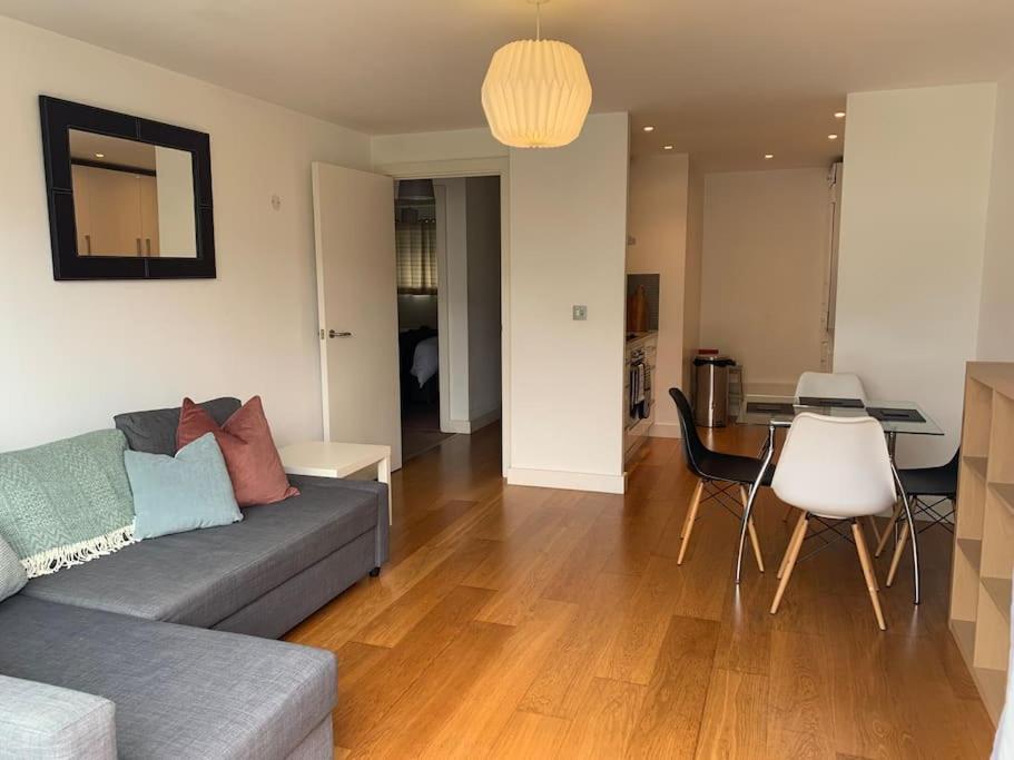 2 bed Apt, Hoxton, Canal views