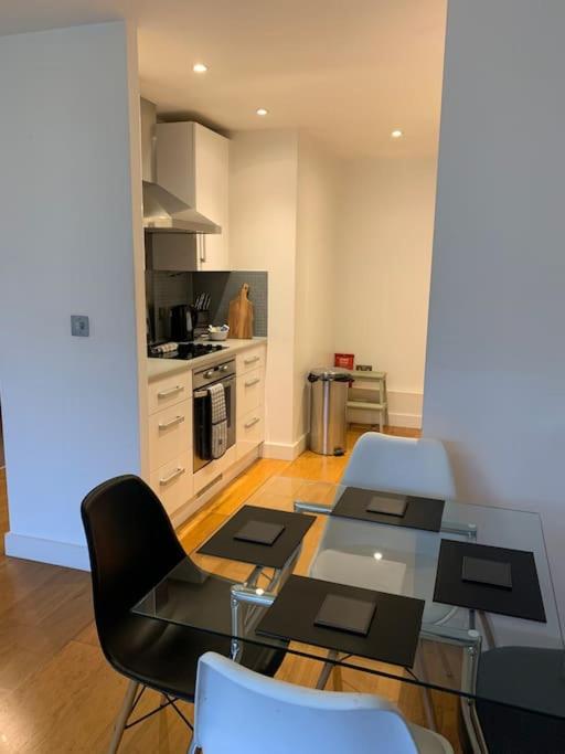 2 bed Apt, Hoxton, Canal views