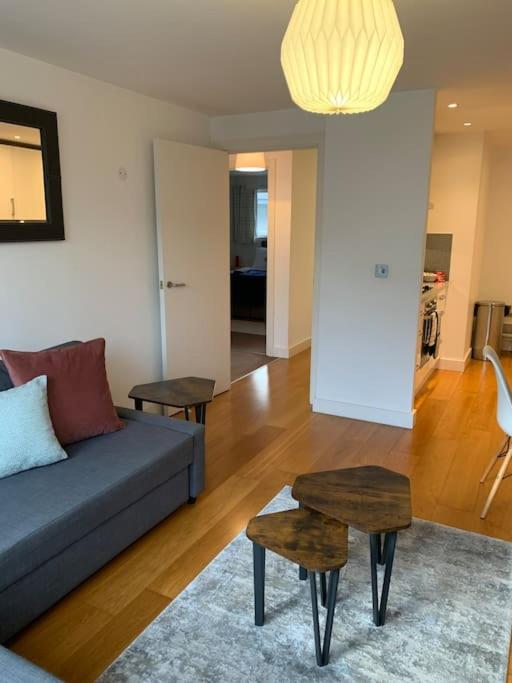 2 bed Apt, Hoxton, Canal views
