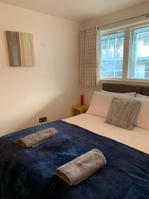 2 bed Apt, Hoxton, Canal views