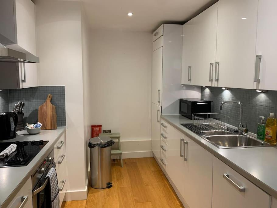 2 bed Apt, Hoxton, Canal views