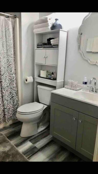 Savannah Posh 2 King Bed townhome near downtown and Tybee view 5