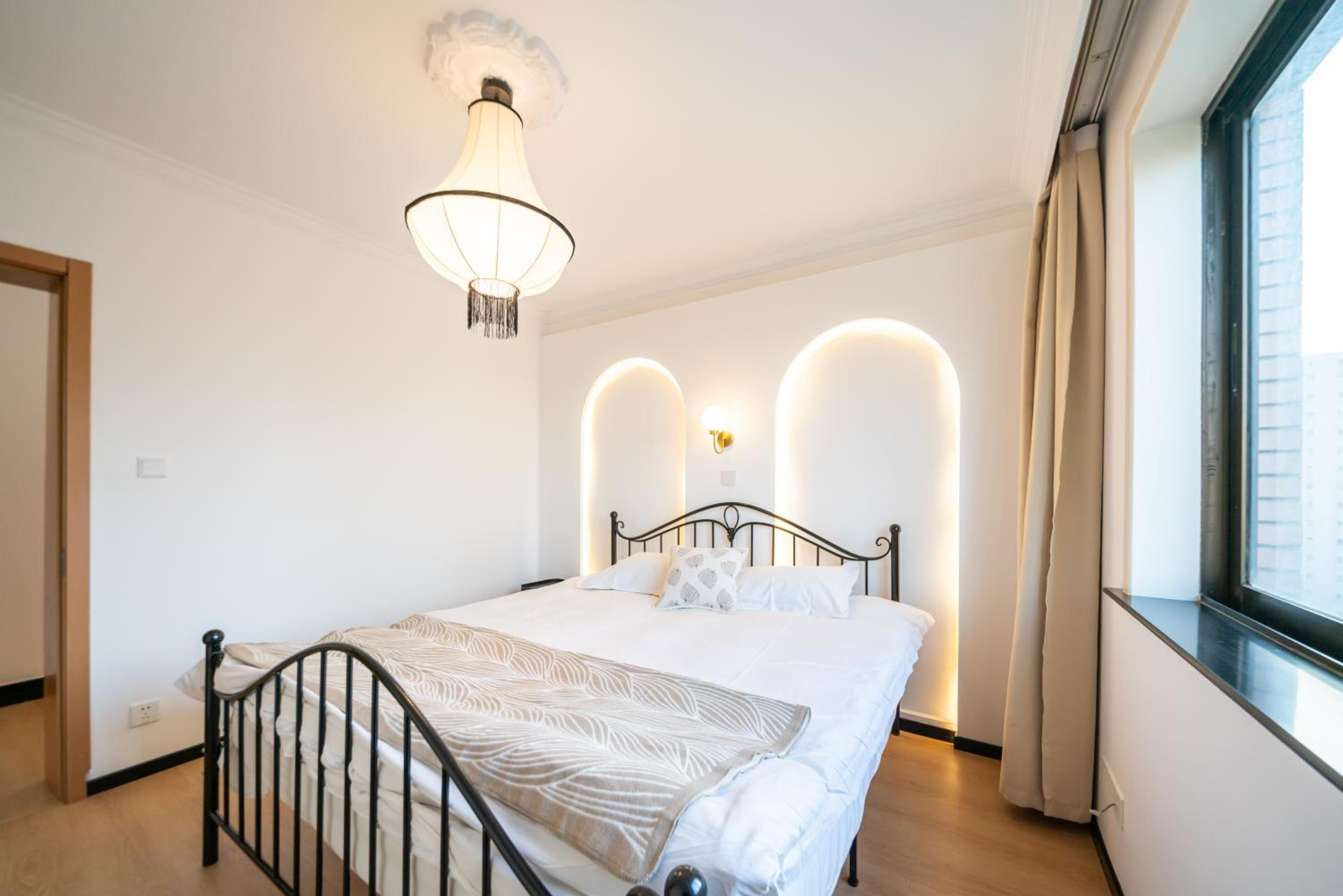 Yi Du Home with City View - Family Suite 500m to Nanjing West Rd Near People's Square -Credit Cards Accepted
