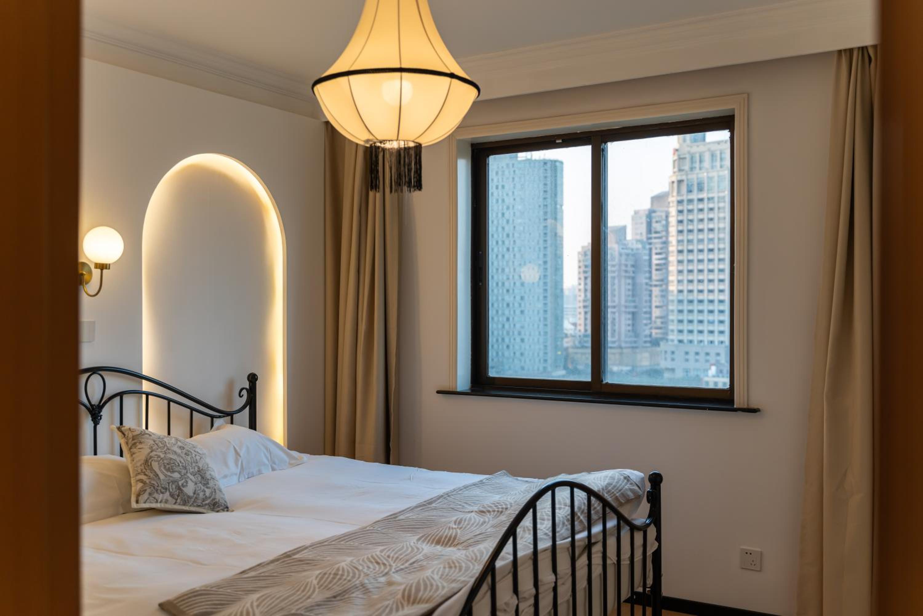 Yi Du Home with City View - Family Suite 500m to Nanjing West Rd Near People's Square -Credit Cards Accepted