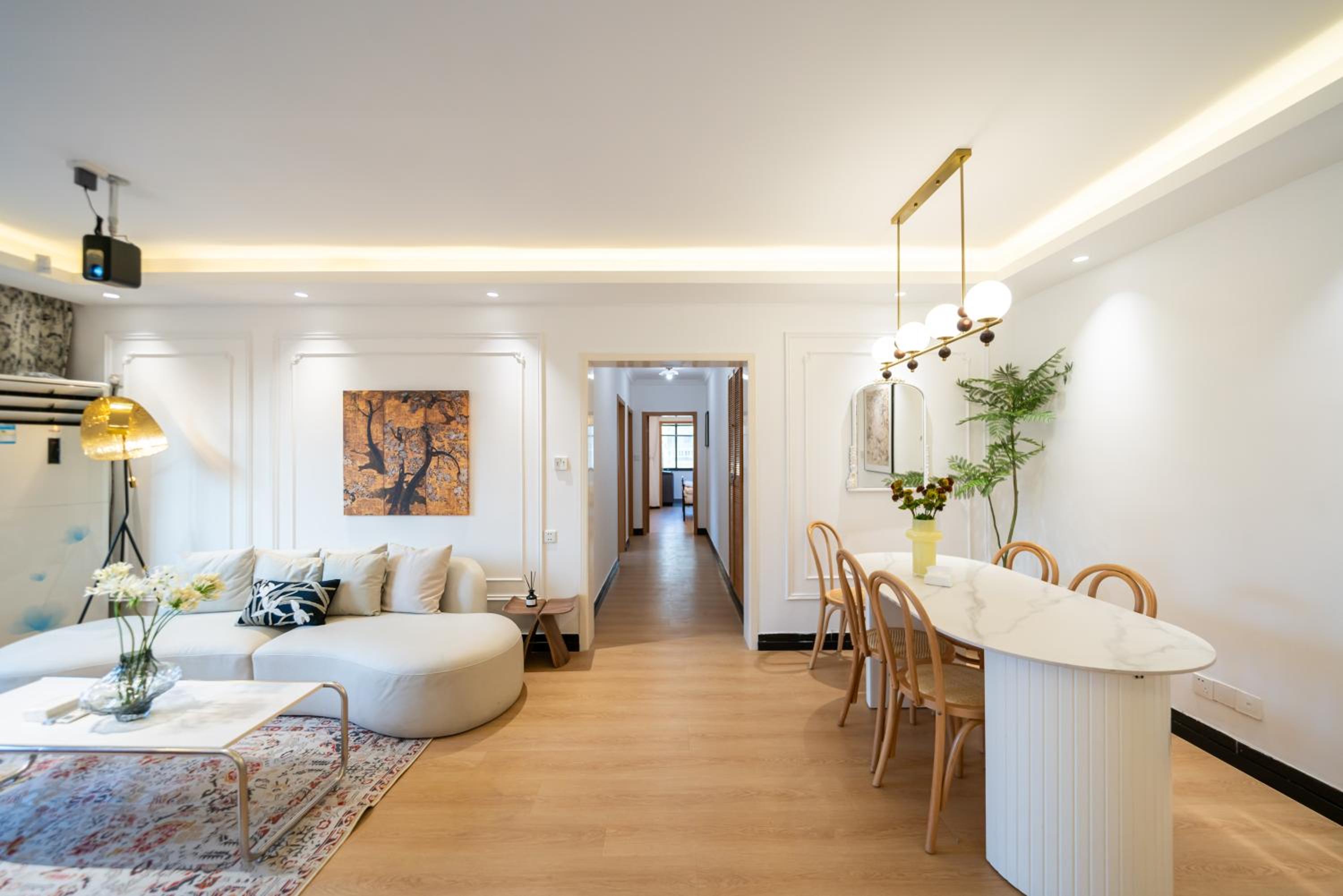 Yi Du Home with City View - Family Suite 500m to Nanjing West Rd Near People's Square -Credit Cards Accepted