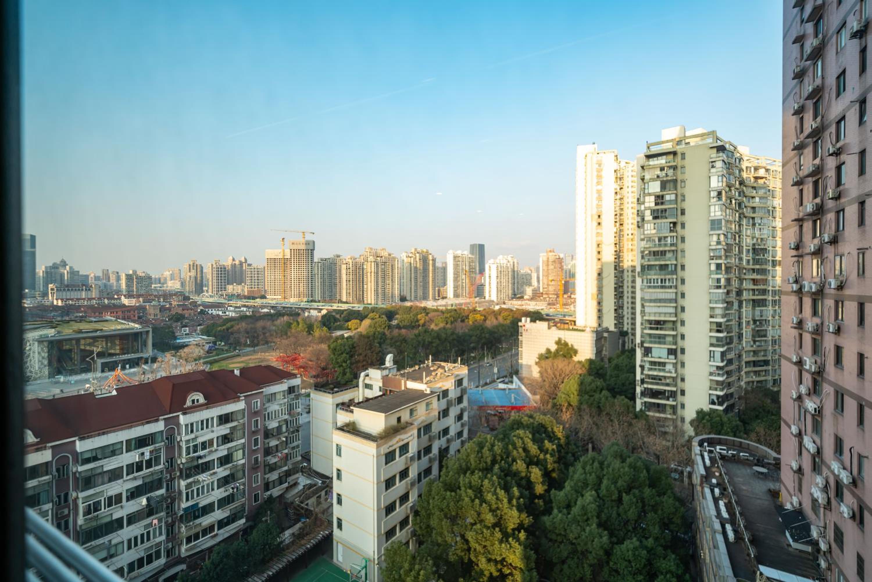 Yi Du Home with City View - Family Suite 500m to Nanjing West Rd Near People's Square -Credit Cards Accepted