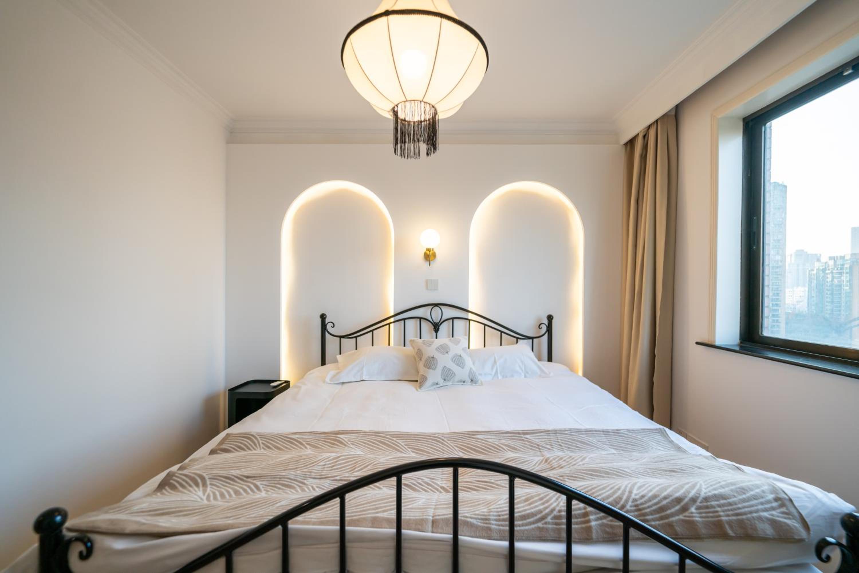Yi Du Home with City View - Family Suite 500m to Nanjing West Rd Near People's Square -Credit Cards Accepted