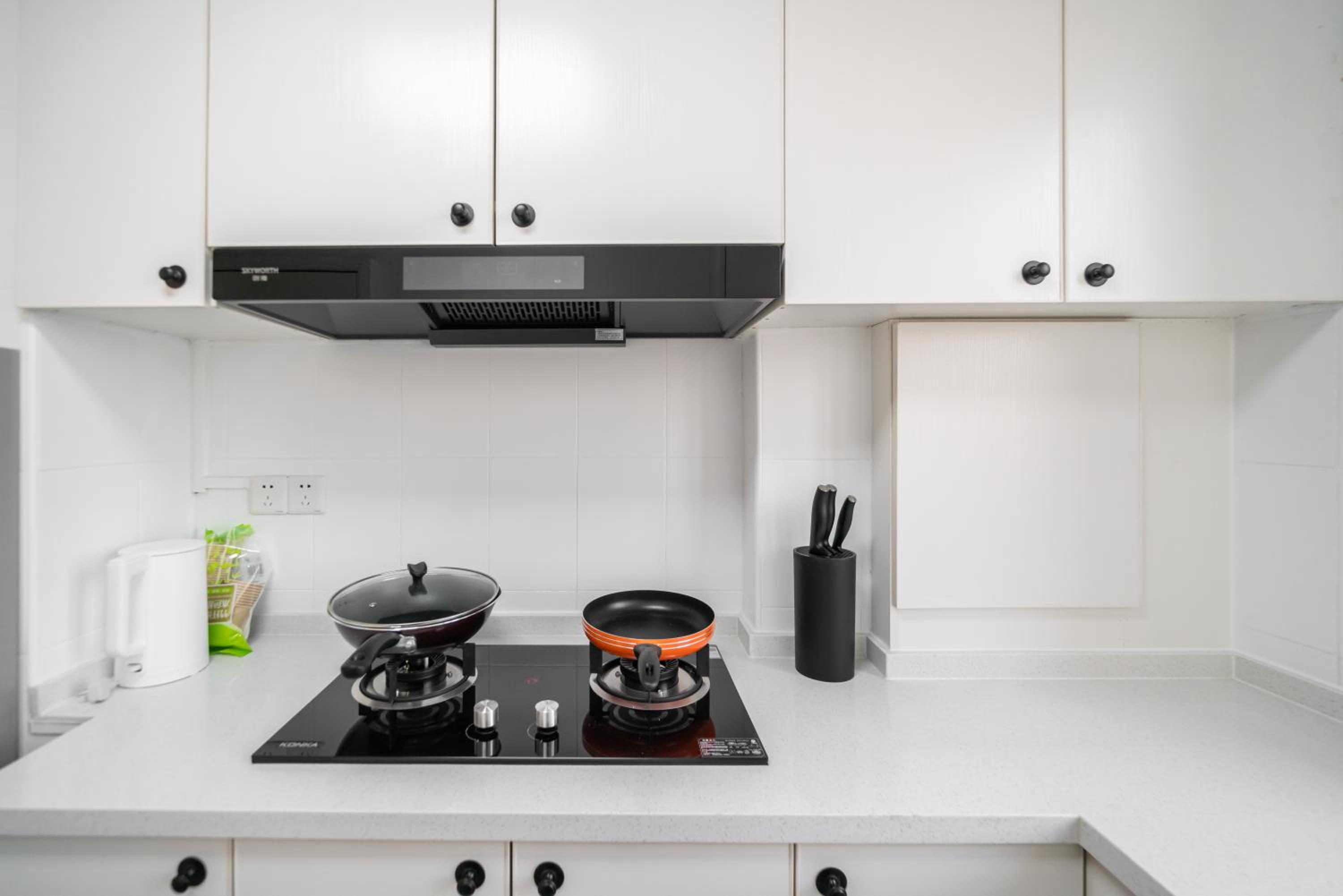Yi Du Home with City View - Family Suite 500m to Nanjing West Rd Near People's Square -Credit Cards Accepted
