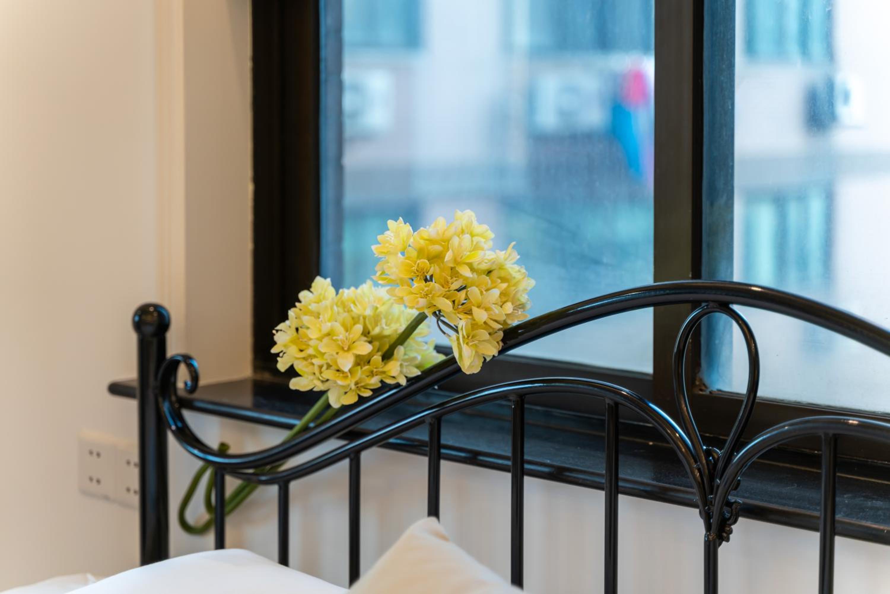 Yi Du Home with City View - Family Suite 500m to Nanjing West Rd Near People's Square -Credit Cards Accepted