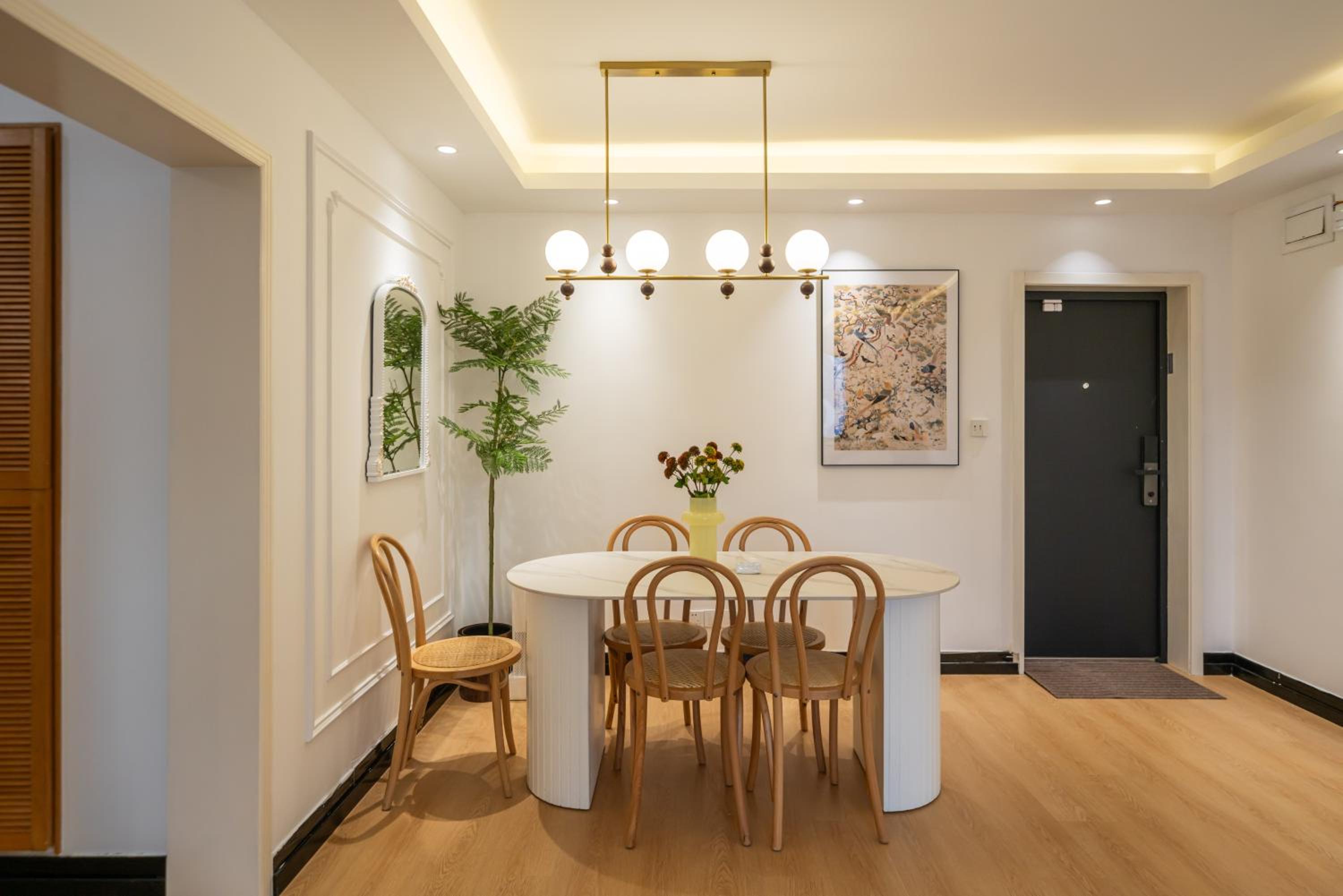 Yi Du Home with City View - Family Suite 500m to Nanjing West Rd Near People's Square -Credit Cards Accepted