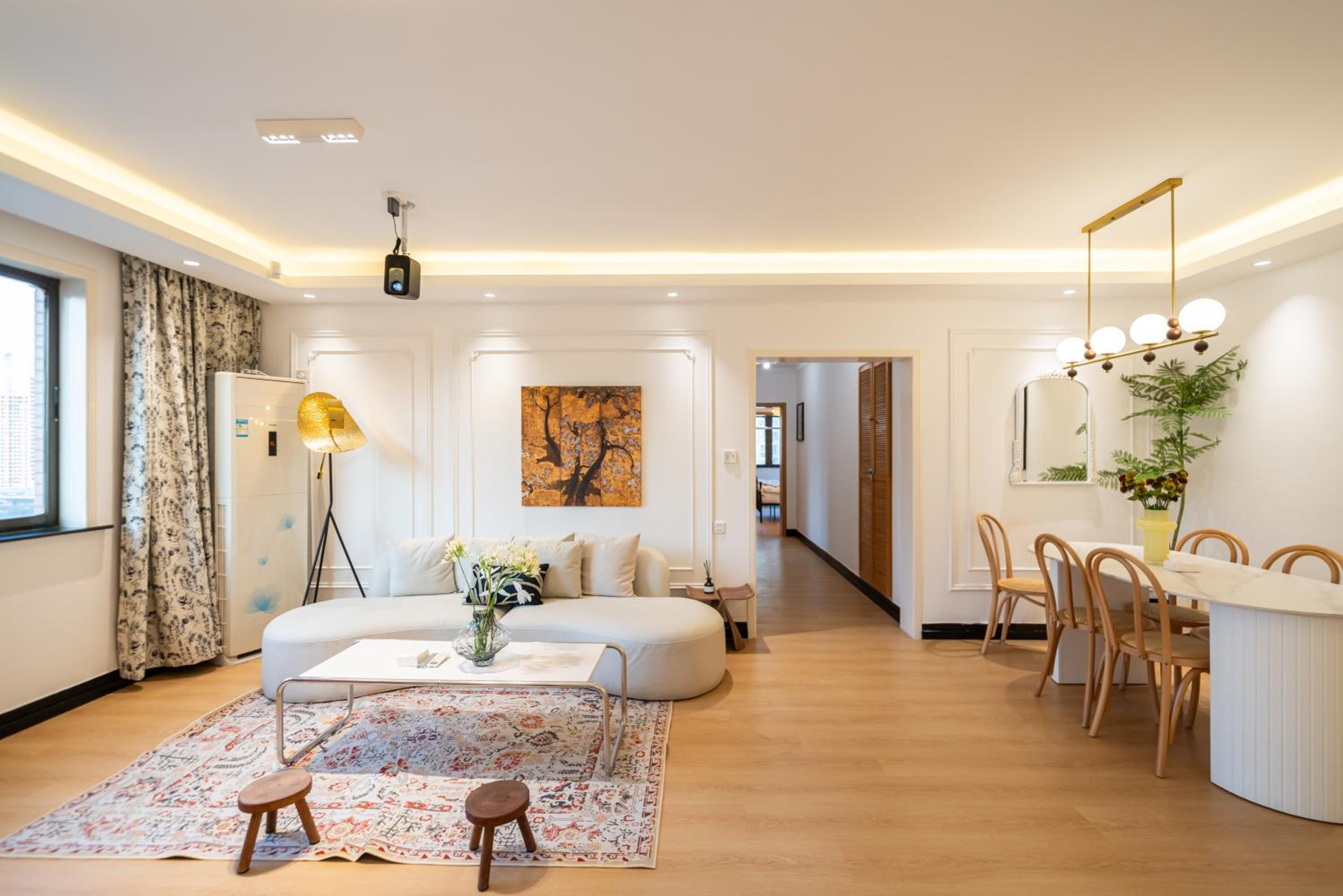 Yi Du Home with City View - Family Suite 500m to Nanjing West Rd Near People's Square -Credit Cards Accepted